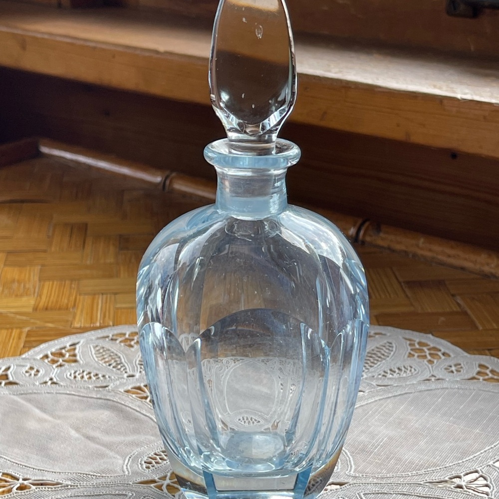Vintage heavy crystal perfume bottle w/glass stopper - Picture 8 of 8